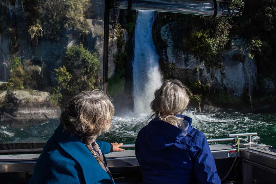 Taupo: Lake Taupo Western Bays Catamaran Tour with Bush Walk - Cruising below the rocky cliffs