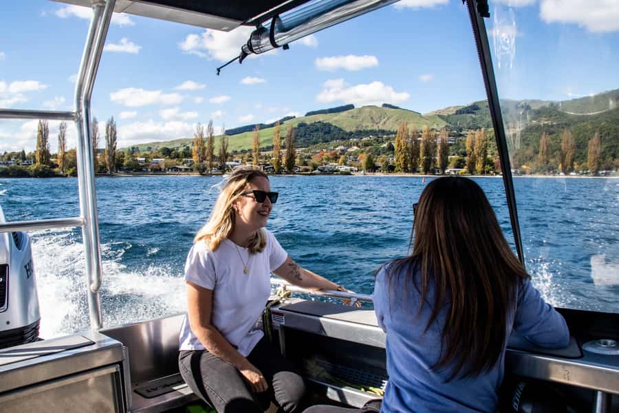 Taupo: Lake Taupo Western Bays Catamaran Tour with Bush Walk - Small group size and guide quality