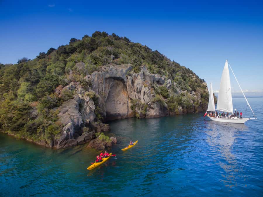 Taupo: Maori Rock Carvings Kayaking Tour - Getting on the water and finding your rhythm
