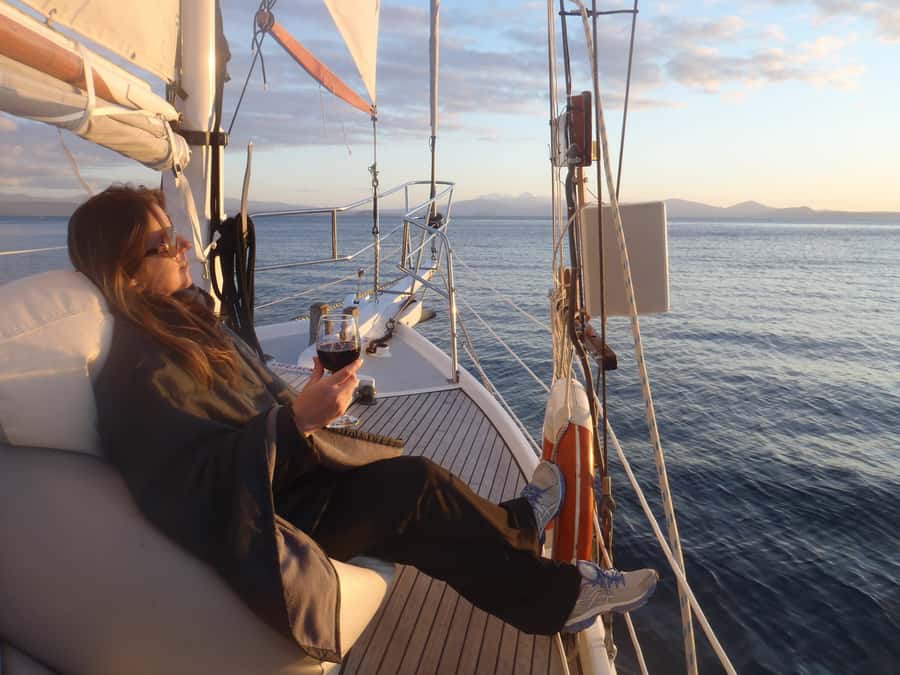 Taupō: Sail Barbary Eco Sailing to the Maori Rock Carvings - Hot drinks and a swim at Mine Bay