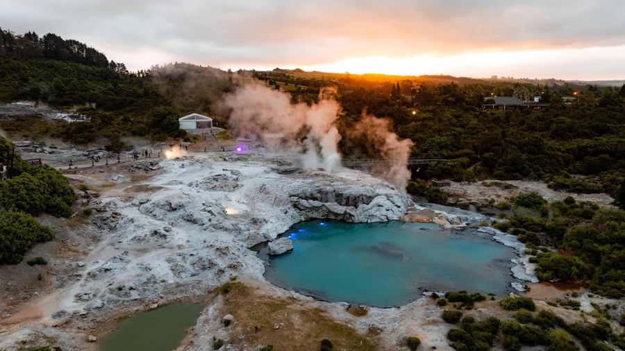 Te Puia: Te Pō Evening Hāngī Buffet and Cultural Experience - Pōhutu Geyser after dark
