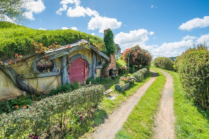 The Hobbiton Movie Set Small-Group Guided Tour from Auckland - Photos, crowds, and the tourist factor