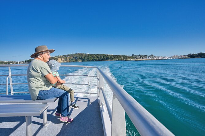Tiritiri Matangi Island Discovery - from Auckland - Walking from the wharf to the lighthouse