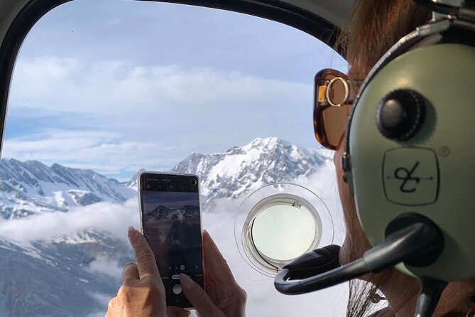 Ultimate Discovery: 3 Glaciers & Snow Landing – 45min - The snow landing: memorable, but weather dependent