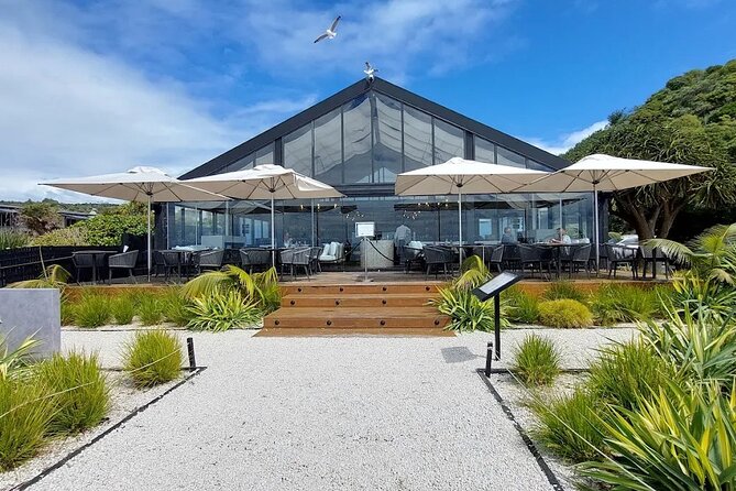 Waiheke Island: Afternoon Wine Affair with Ocean Front Lunch - Ki Maha gives lunch a beach setting