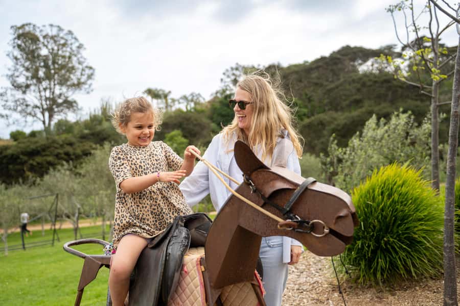 Waiheke Island: Ferry & Hop-On Hop-Off Explorer Bus Tickets - Arriving at Mātiatia and finding the bus