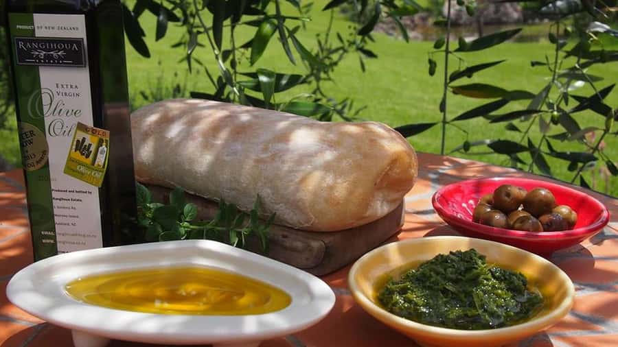 Waiheke Island Gourmet Food and Wine Tour with Platter Lunch - Three vineyards, three different moods
