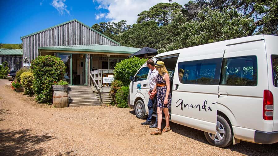 Waiheke Island: The Essence of Waiheke Wine Tour - Lunch at Three Seven Two on Onetangi Beach