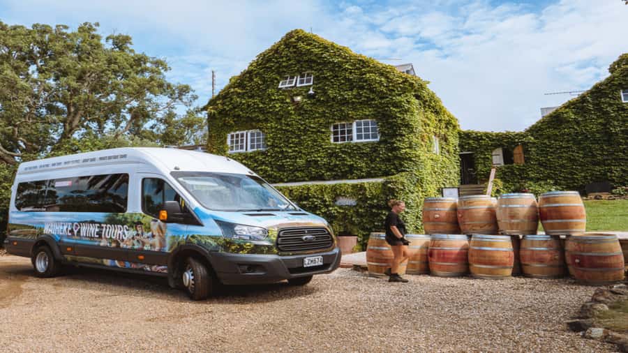 Waiheke Island: Wine Tour & Lunch at Award Winning Venue - Lunch beside Onetangi Beach