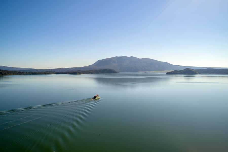 Waimangu: Volcanic Valley Walk and Lake Rotomahana Cruise - Walking past Frying Pan Lake and Inferno Crater