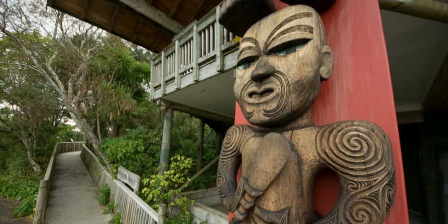 Waitakere Ranges Wilderness Experience Tour from Auckland - Arataki views and Maori carvings
