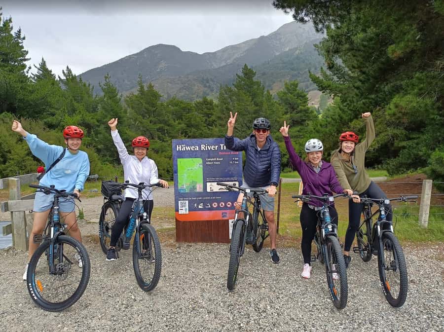 Wānaka And Hāwea: Trail Ride on Bike or E-Bike - Key points at a glance