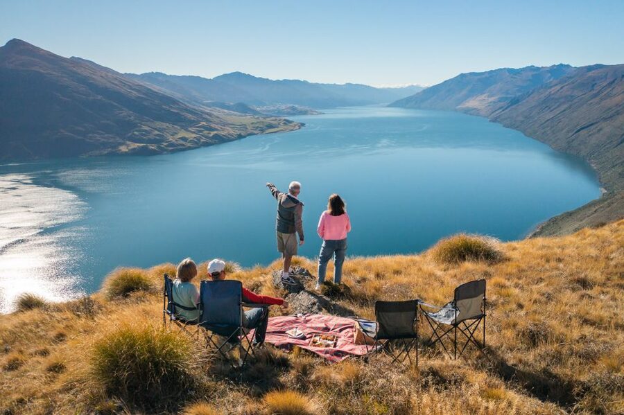 Wanaka: Mount Burke 4x4 Explorer and Boat Tour - A picnic with lake and mountain views