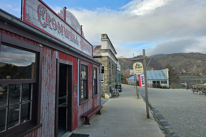Wanaka Private Day Trip from Queenstown: TravelnGo - Crossing the Crown Range to Wanaka