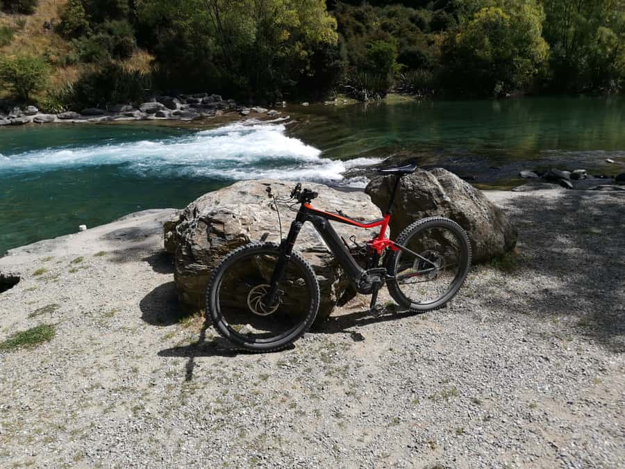 Wanaka: Self-Guided Regular MTB - Lake Hawea to Lake Wanaka - How the self-guided format changes the day