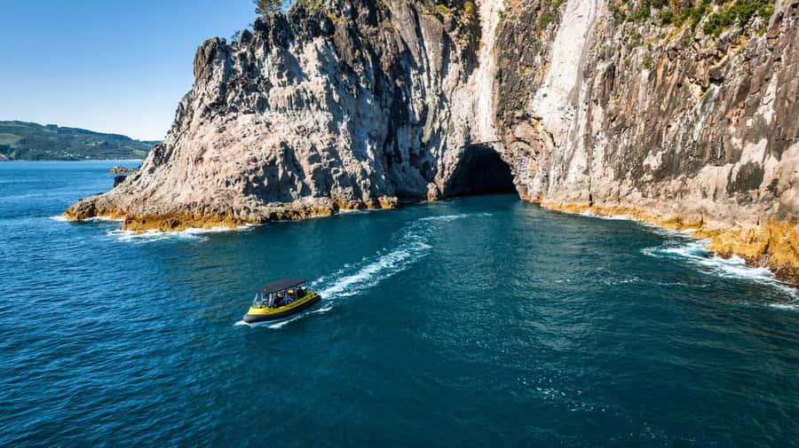 Whitianga: 2-Hour Cathedral Cove and Volcanic Coast Cruise - The boat, seating, and ride