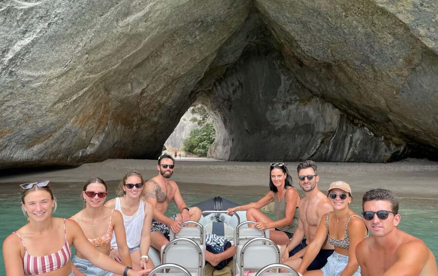 Whitianga: Cathedral Cove Thrilling Boat Tour and Snorkeling - Caves, blowholes, and volcanic rock